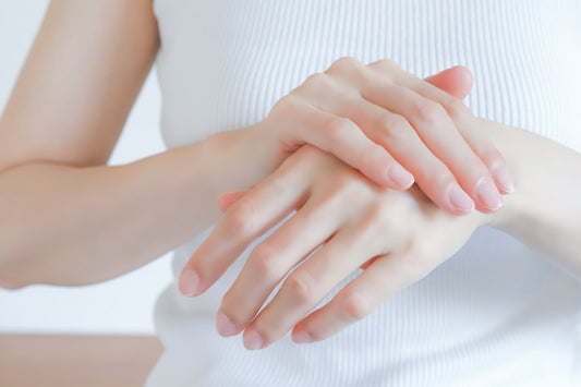 乾燥は肌だけの問題？潤いが体の中で作られる仕組み